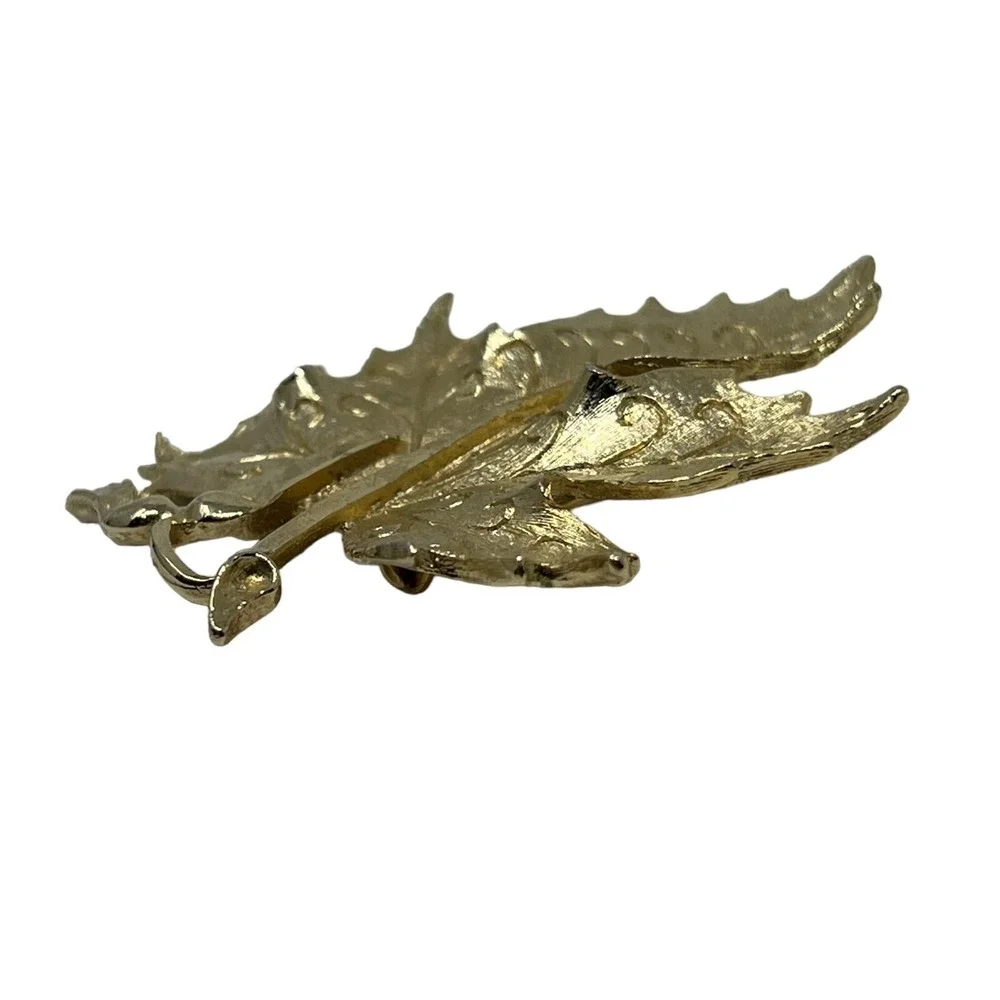 Vintage Maple Leaf Brooch‎ Gold Tone Textured Engraved Veins Pin
